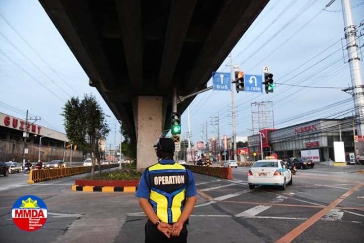 One hour adjustment to government office hours to ease traffic; being studied by MMDA