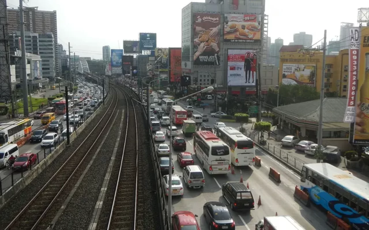 Elevated bike lane and walkway on EDSA still being considered by MMDA