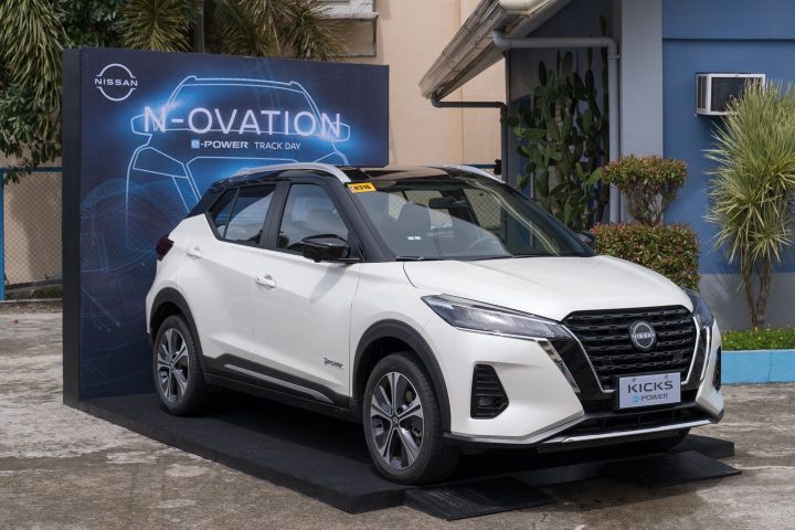 2023 Nissan Kicks E Power White Front Exterior
