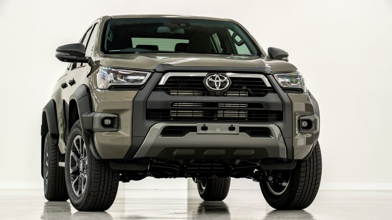 Toyota Hilux Rogue wants to go Raptor hunting