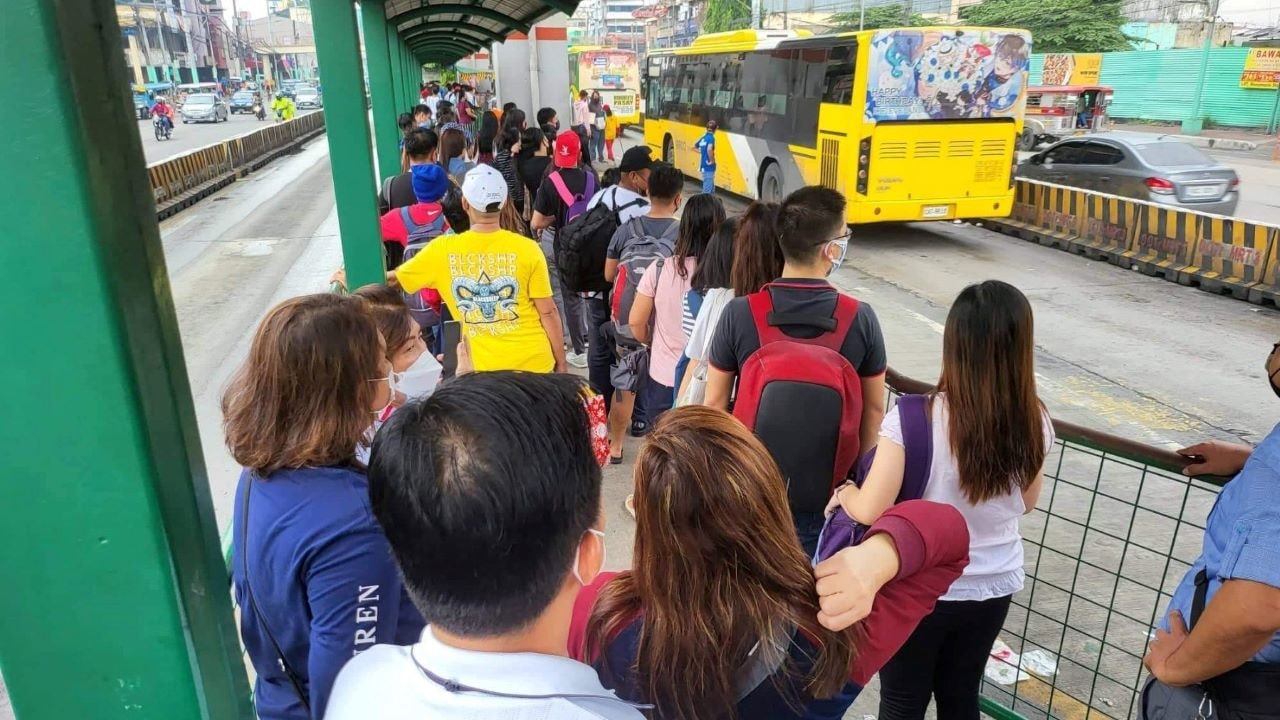 Alert Level 1 – LTFRB will allow only a limited number of standing passengers in certain PUVs