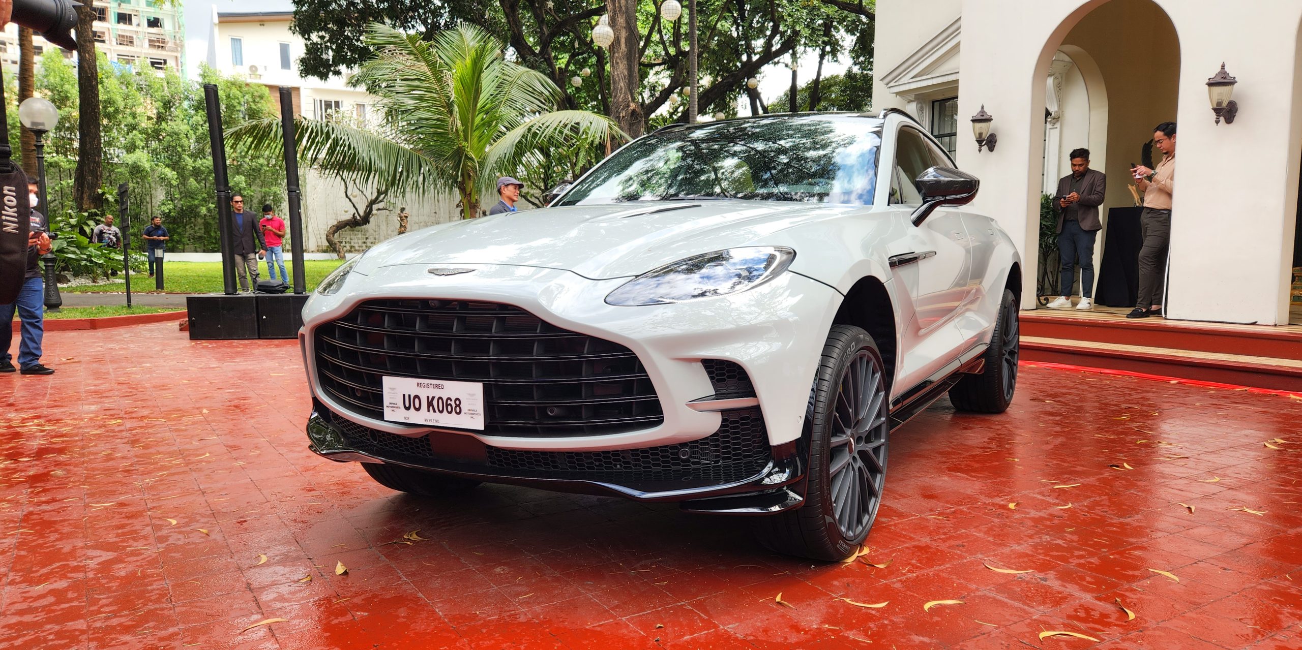 Aston Martin x Geely DBX707