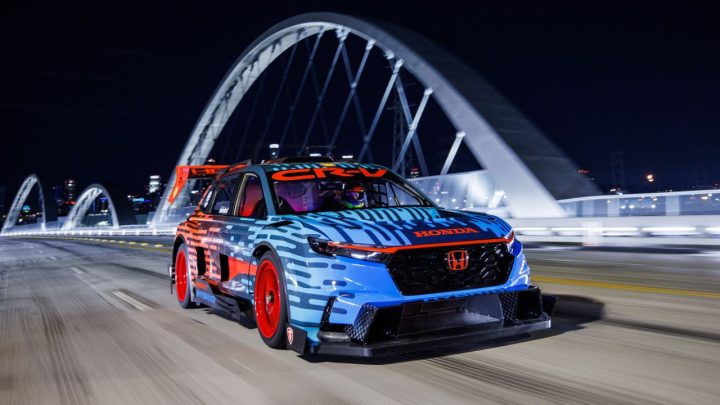 Hpd Honda Cr V Hybrid Racer Main 00 Min