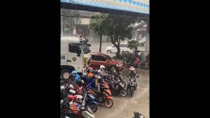 Mmda Penalize Motorcycles Under Flyover Bridge Main 00 Min