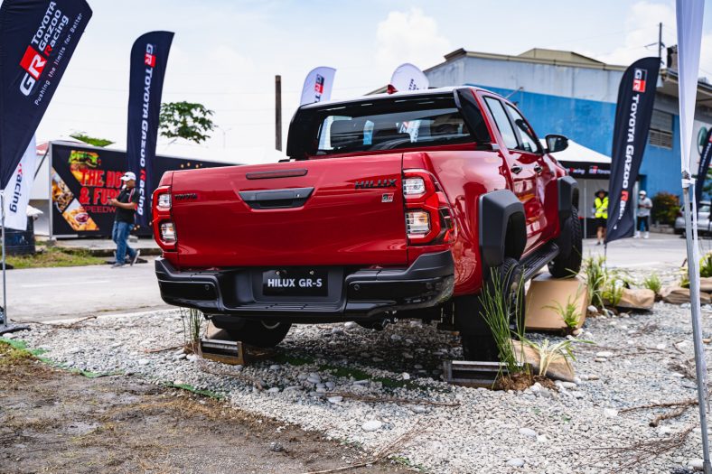 Toyota Motor Philippines Debuts New 2024 Hilux GRS • YugaAuto