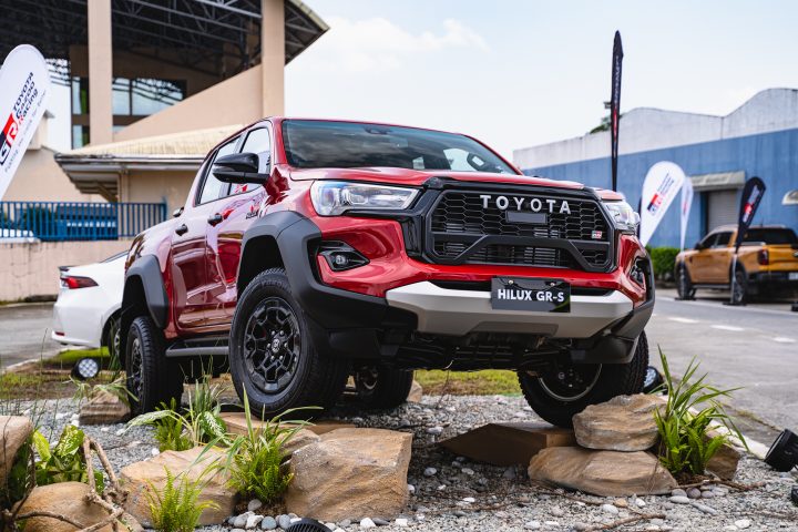 2023 Toyota Hilux Gr S 4