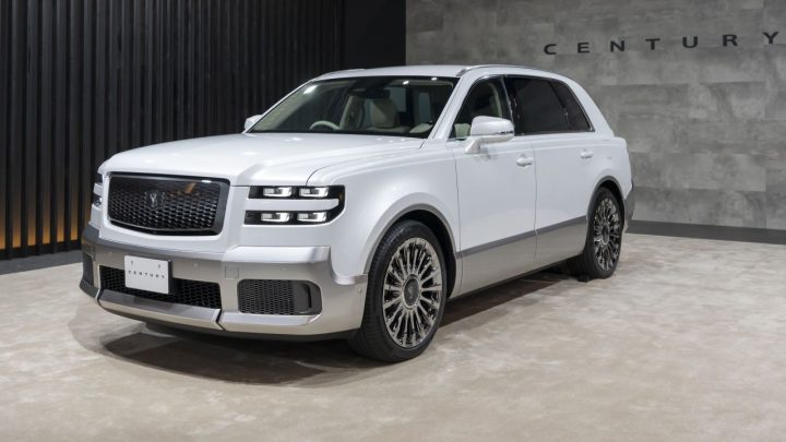 Toyota Century Suv Launch Gallery 01 (3) Min