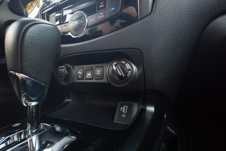2022 Nissan Navara Pro 4x Interior 4x4 Knob