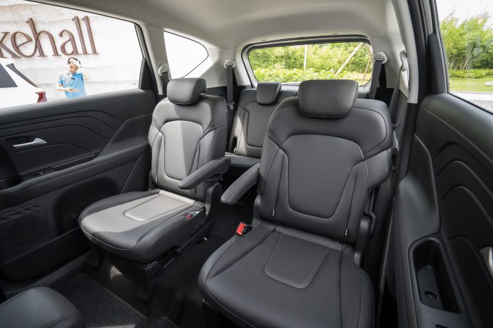 2023 Hyundai Stargazer Captain Seats