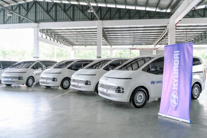 (photo 2) Hyundai Mobile Service Program