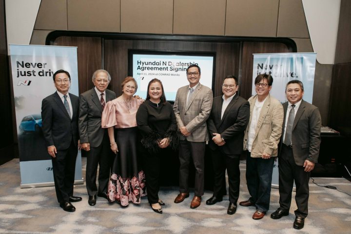 (photo 17) Hyundai N Dealer Agreement Signing