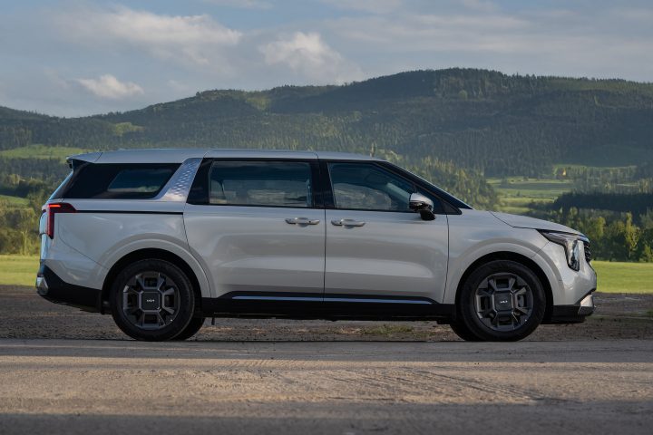 The New Kia Carnival Turbo Hev (1)