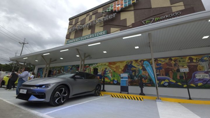 ACMobility opens new easy-to-use 6-bay EV charging station in UP Town Center