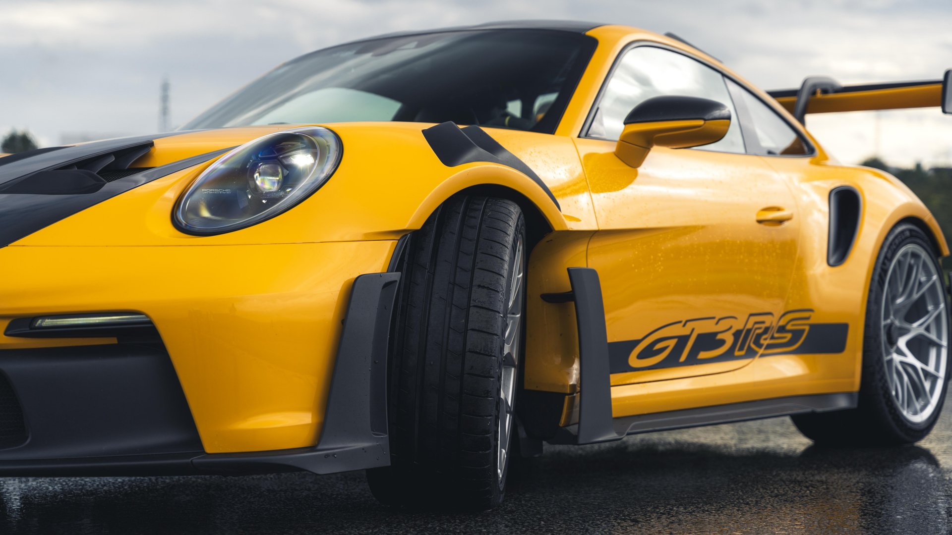 Porsche 911 GT3RS with Michelin Pilot Sport S 5 tires