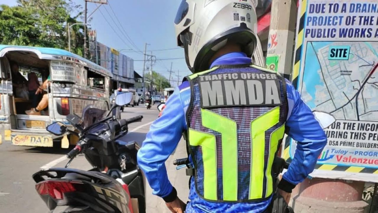 mmda enforcer mmda motorcycle no license plate main 00-min