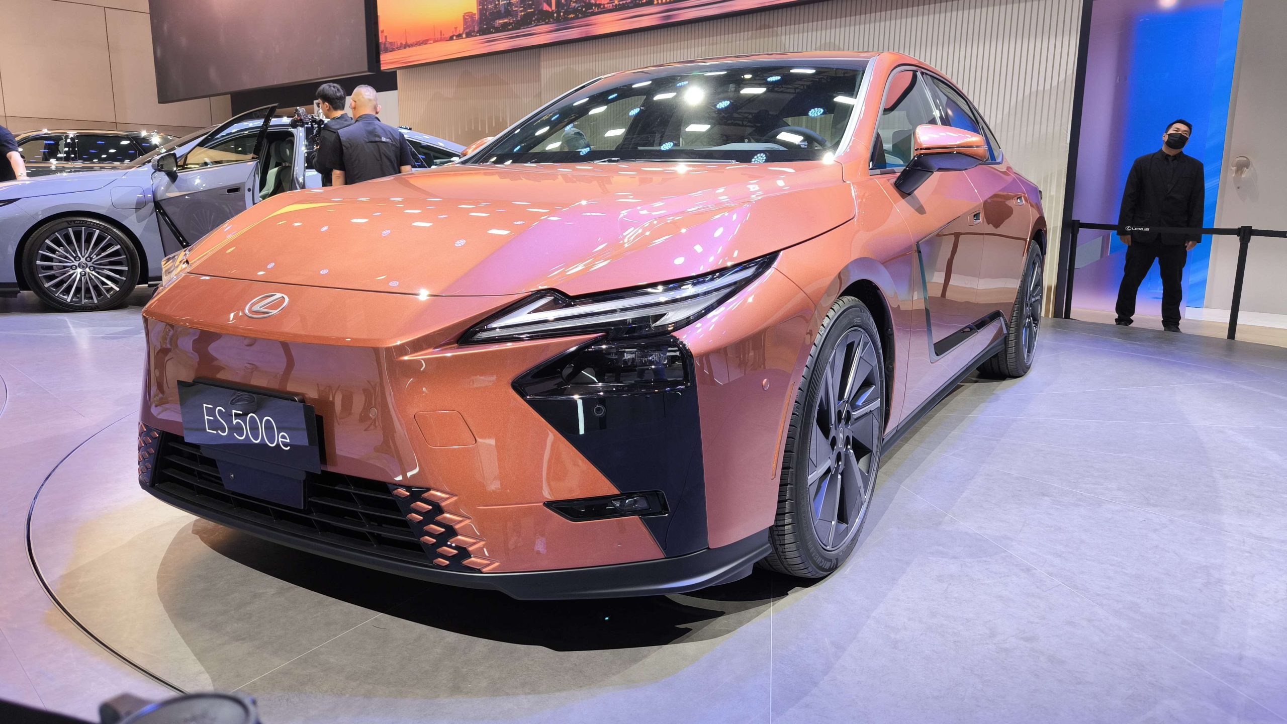 Eight-generation Lexus ES