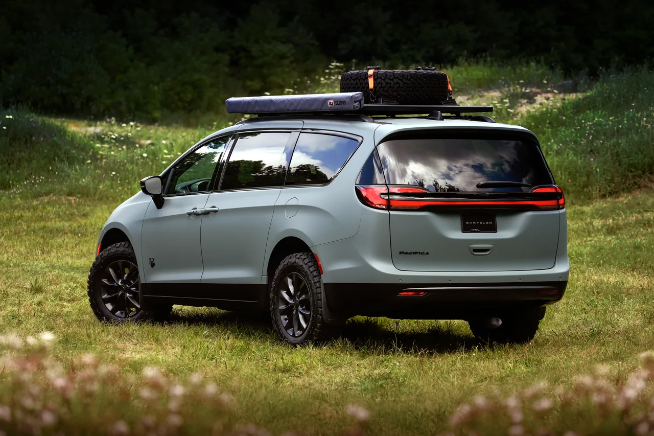 Chrysler Pacifica Grizzly Peak Concept