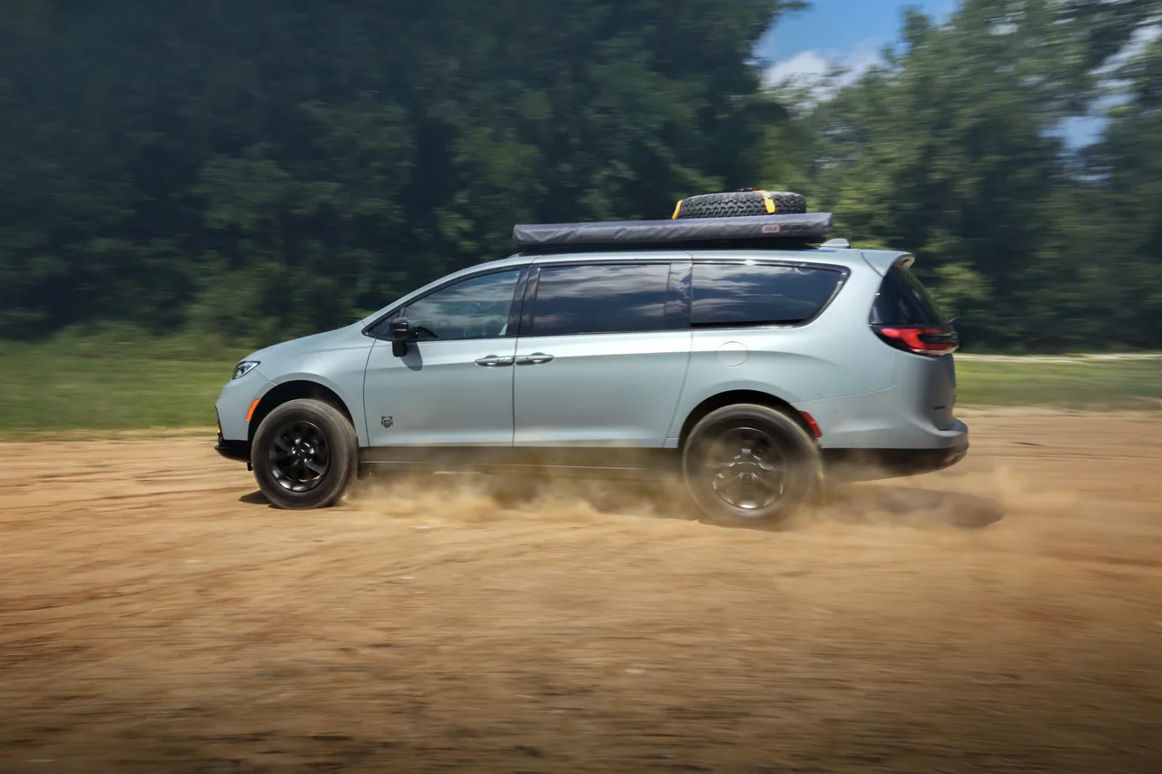 Chrysler Pacifica Grizzly Peak Concept
