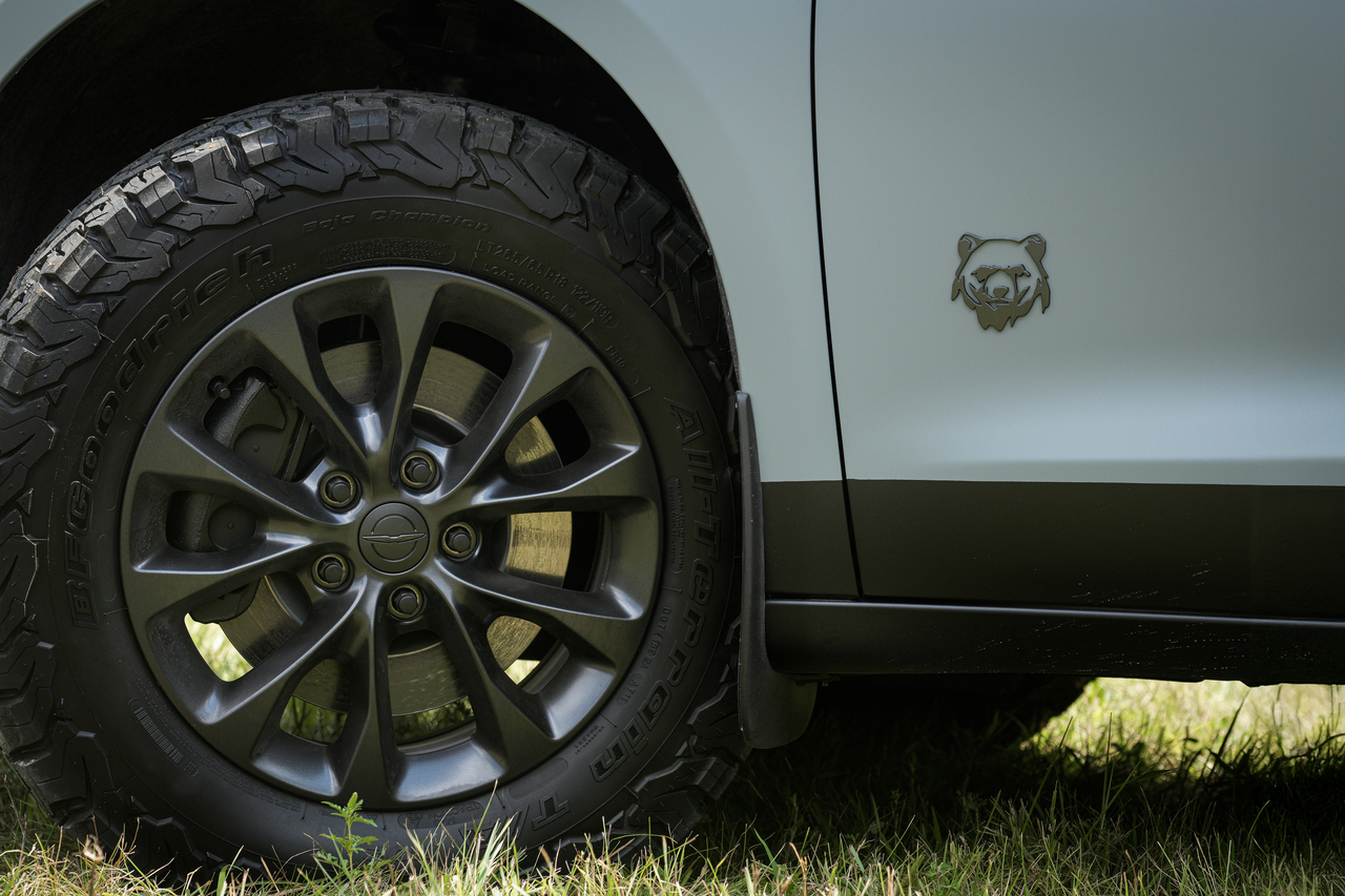 Chrysler Pacifica Grizzly Peak Concept