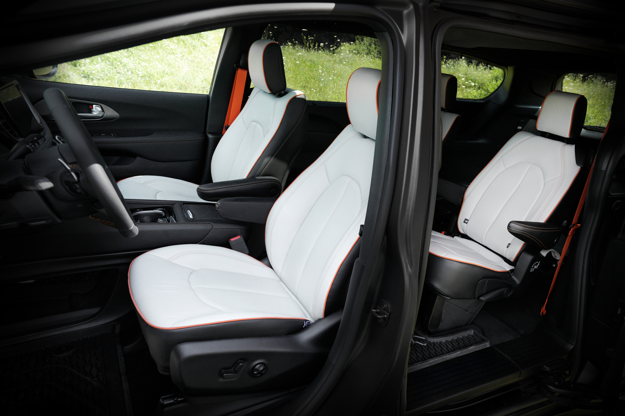 Chrysler Pacifica Grizzly Peak Concept