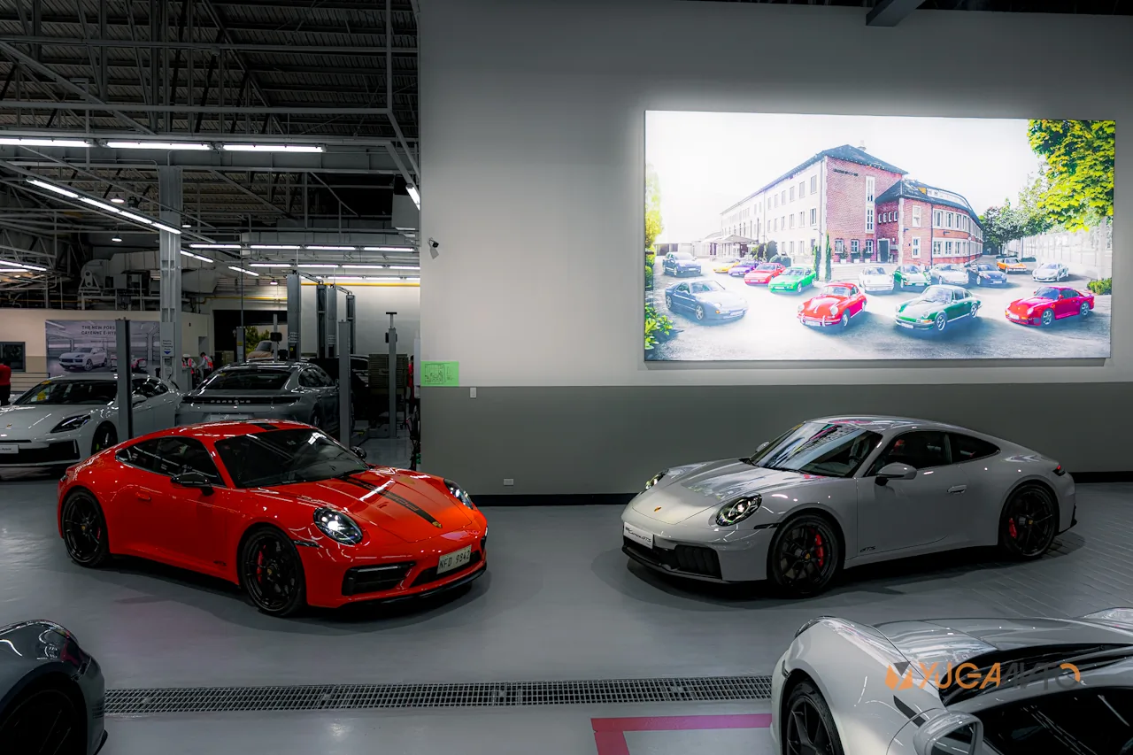 992.2 Porsche 911 Carrera GTS T-Hybrid and 992.1 Porsche 911 Carrera GTS
