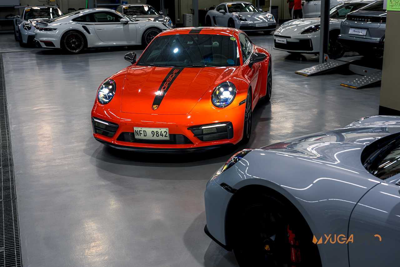 992.2 Porsche 911 Carrera GTS T-Hybrid and 992.1 Porsche 911 Carrera GTS