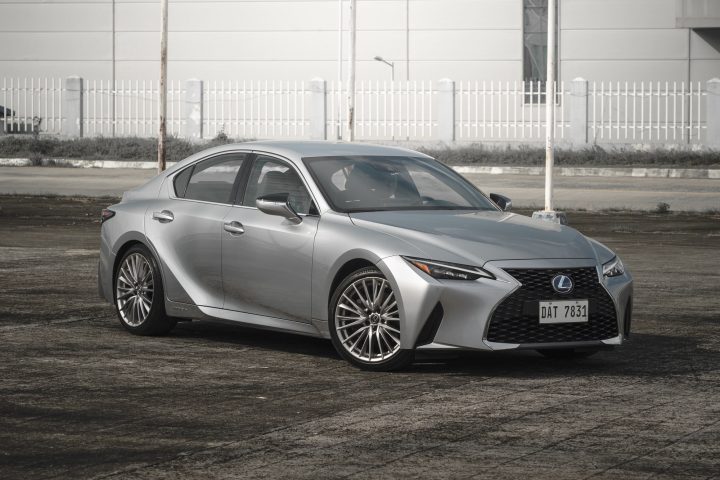 Lexus IS300H