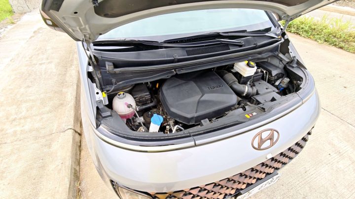 Hyundai Staria 9-Seater