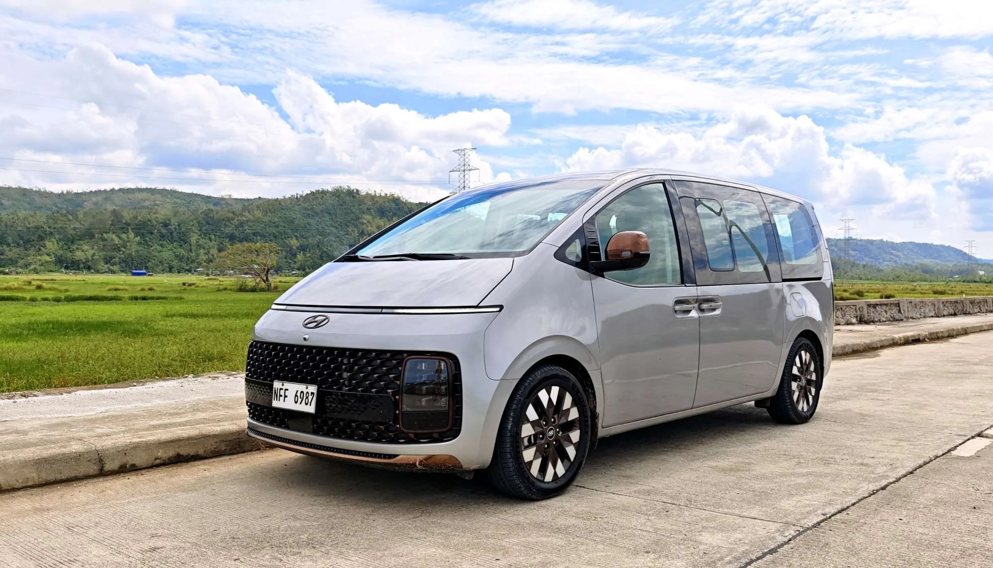 Hyundai Staria 9-Seater