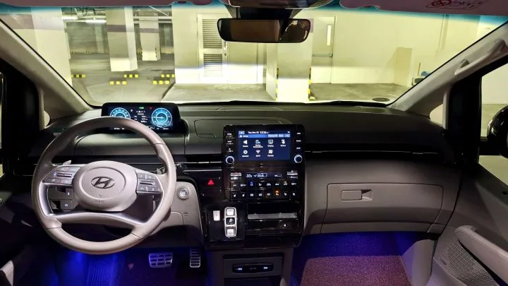 Hyundai Staria 9-Seater