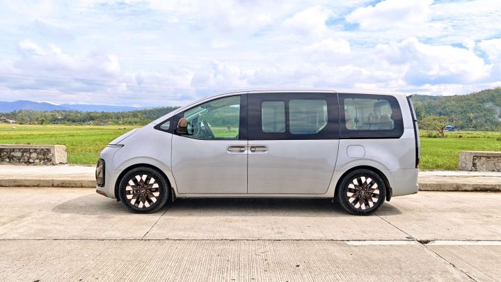 Hyundai Staria 9-Seater