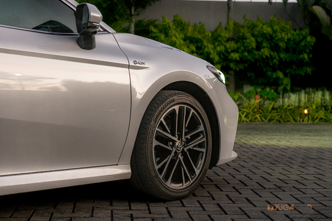 2025 Toyota Camry HEV Review