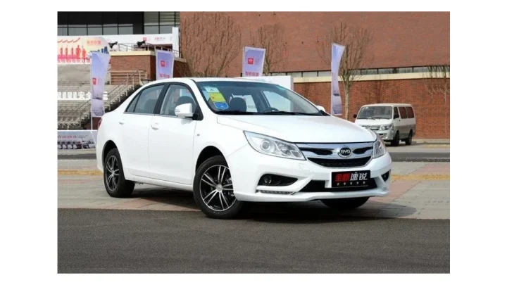 BYD F5 Suri GS-i 1.5 DCT (2015)