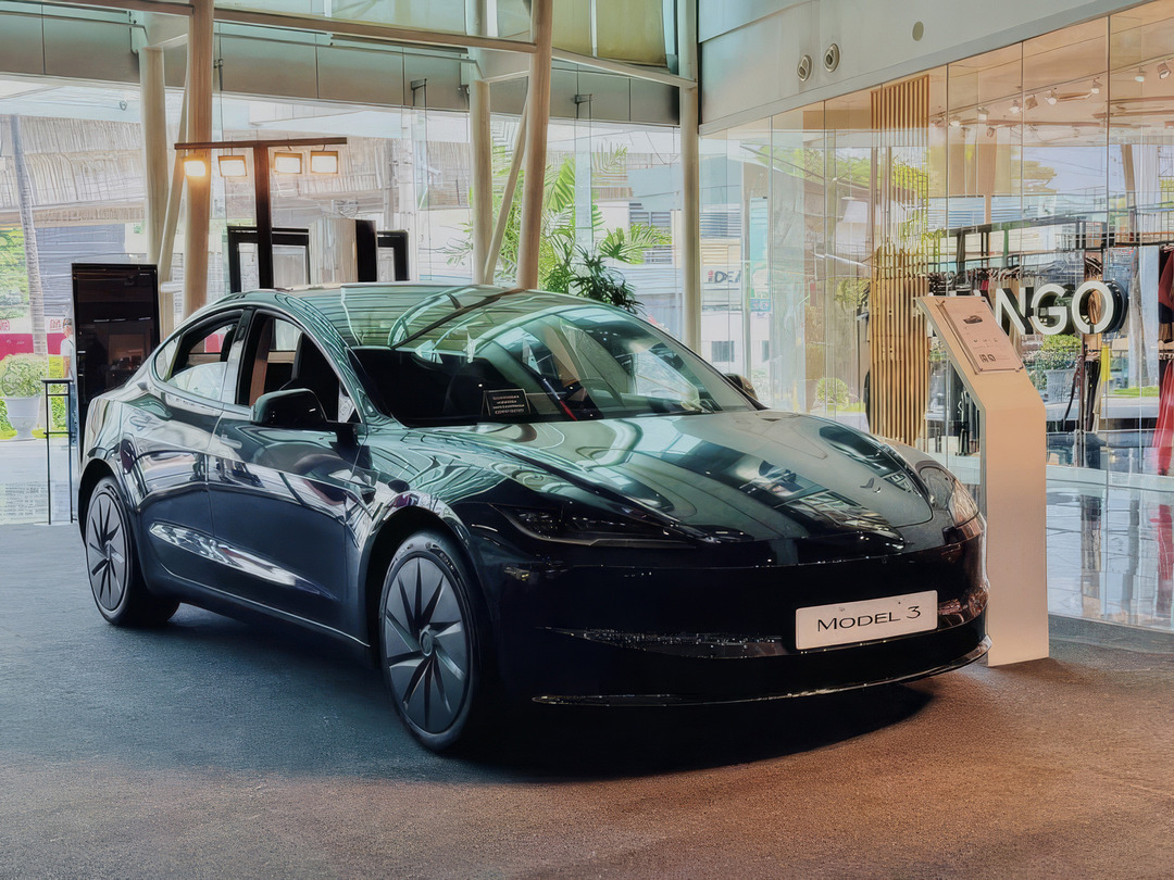 Tesla Display and Test-drive Robinsons Magnolia