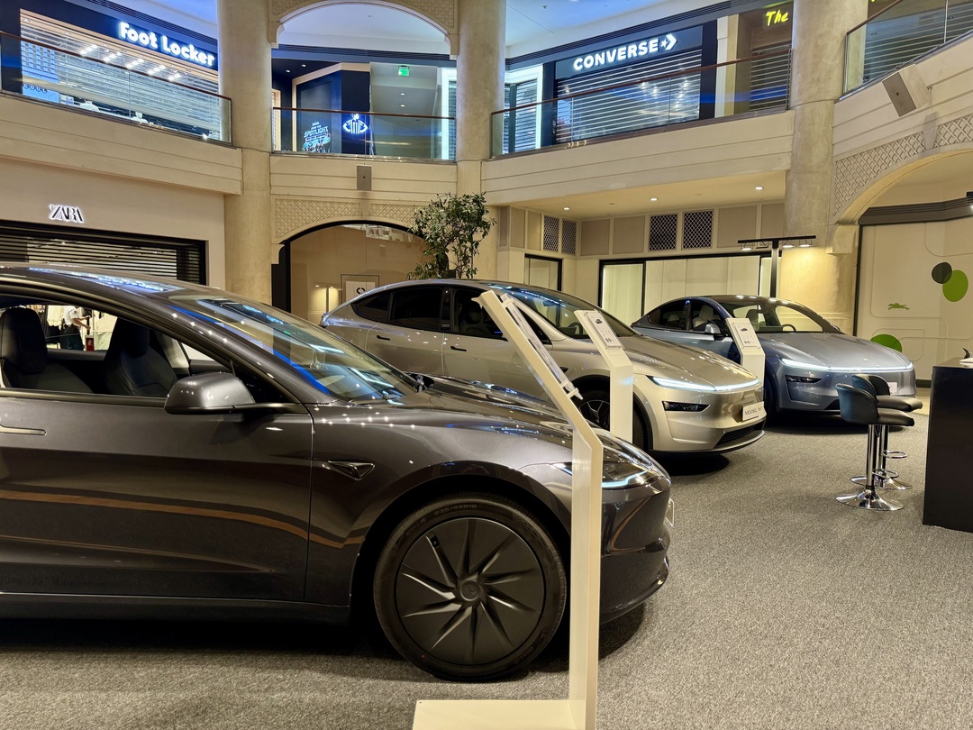 Tesla Display Rockwell