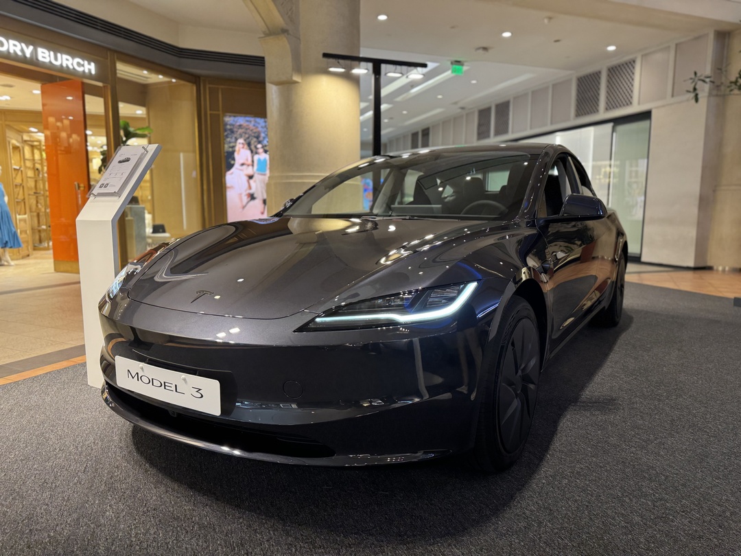 Tesla Display Rockwell