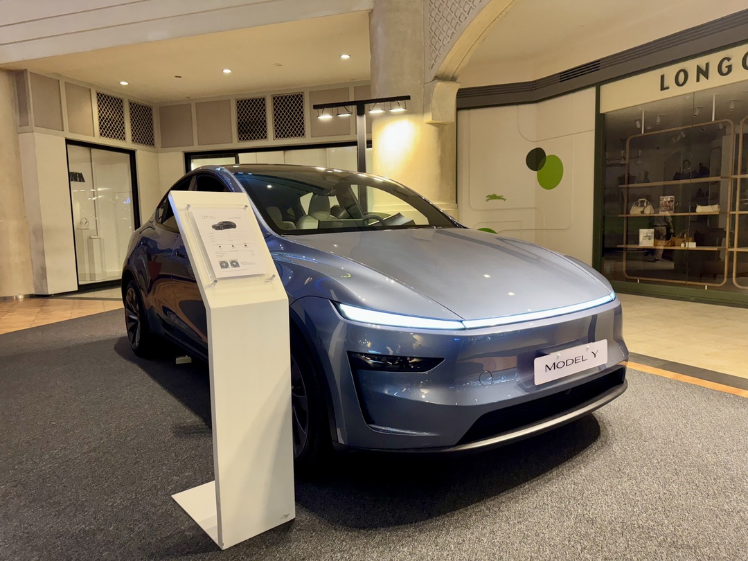 Tesla Display Rockwell