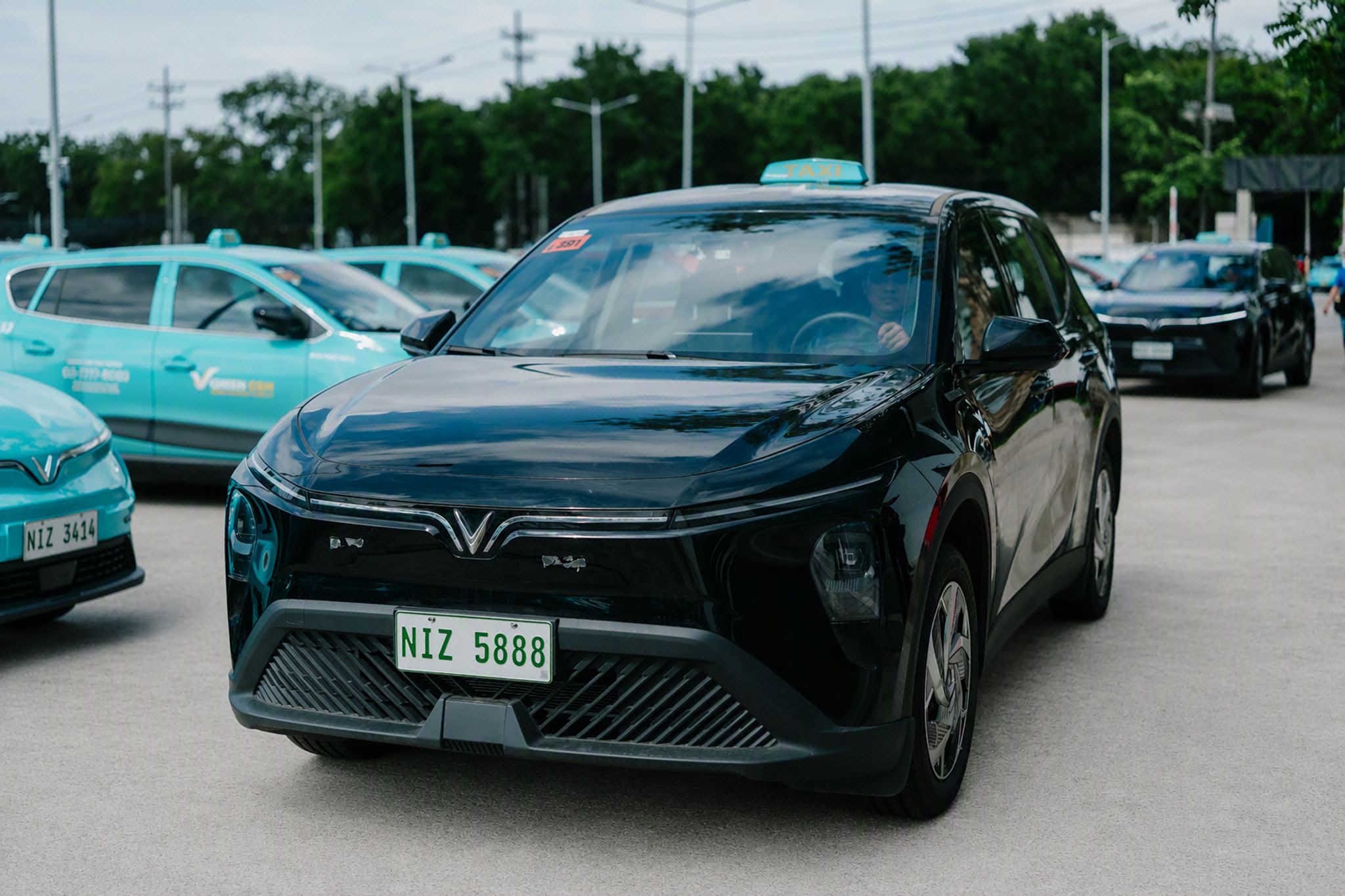 Green GSM VinFast Limo Green