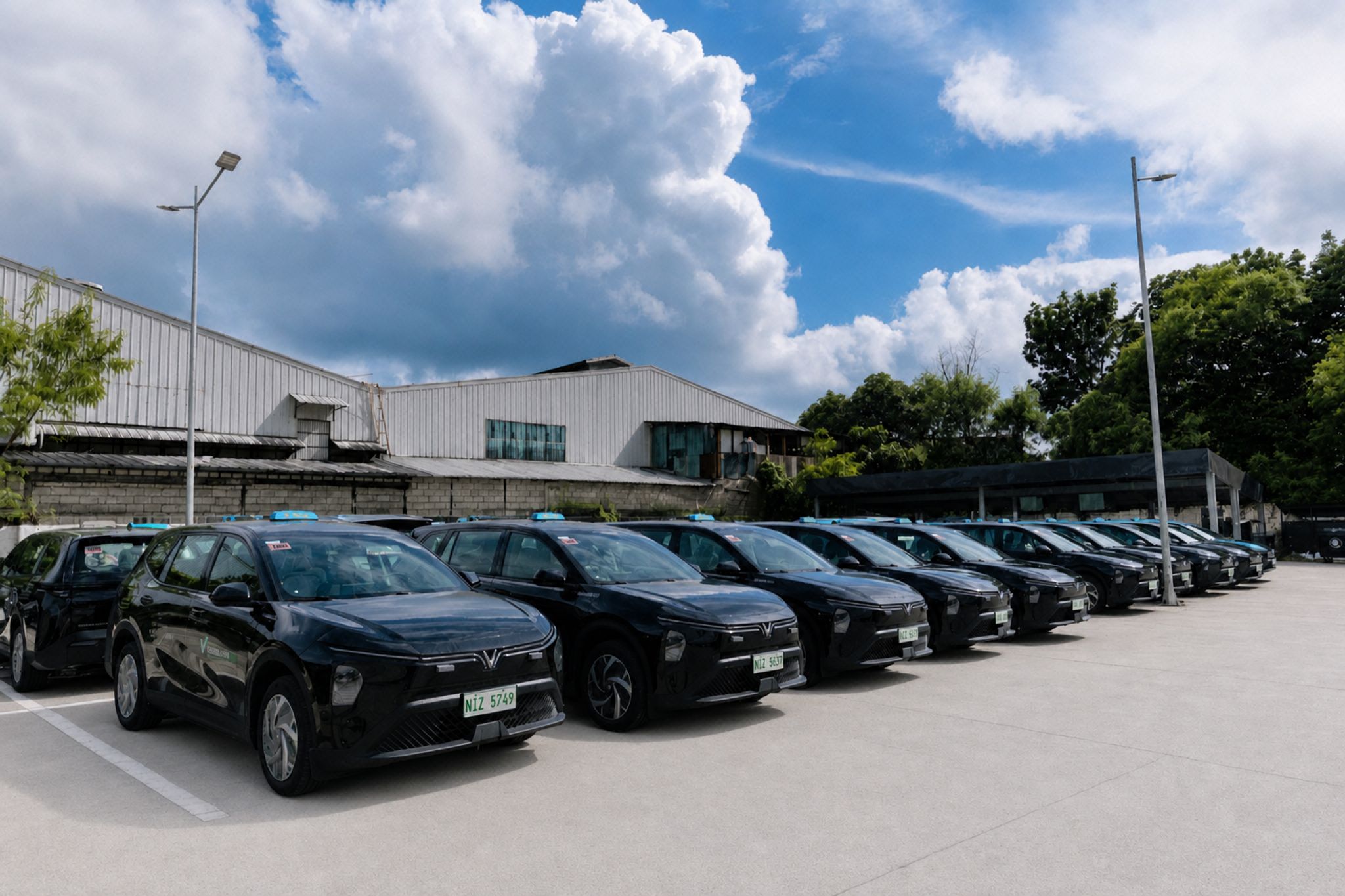 Green GSM VinFast Limo Green
